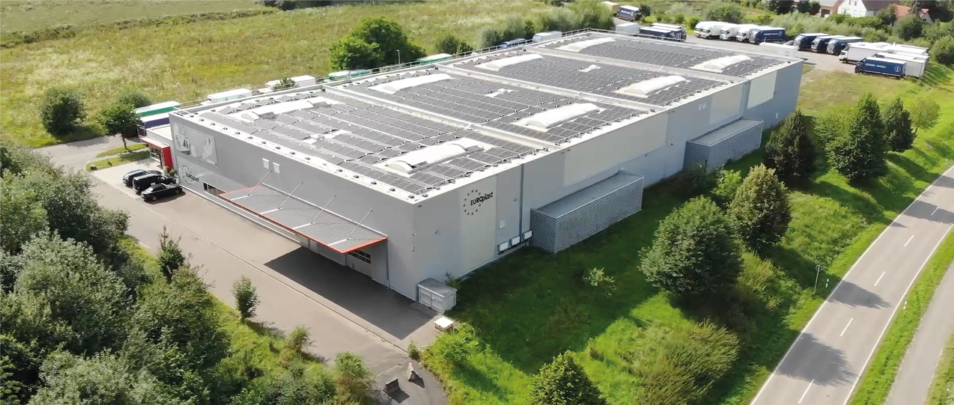 EP EUROplast PV Anlage Solar Halle Gelände